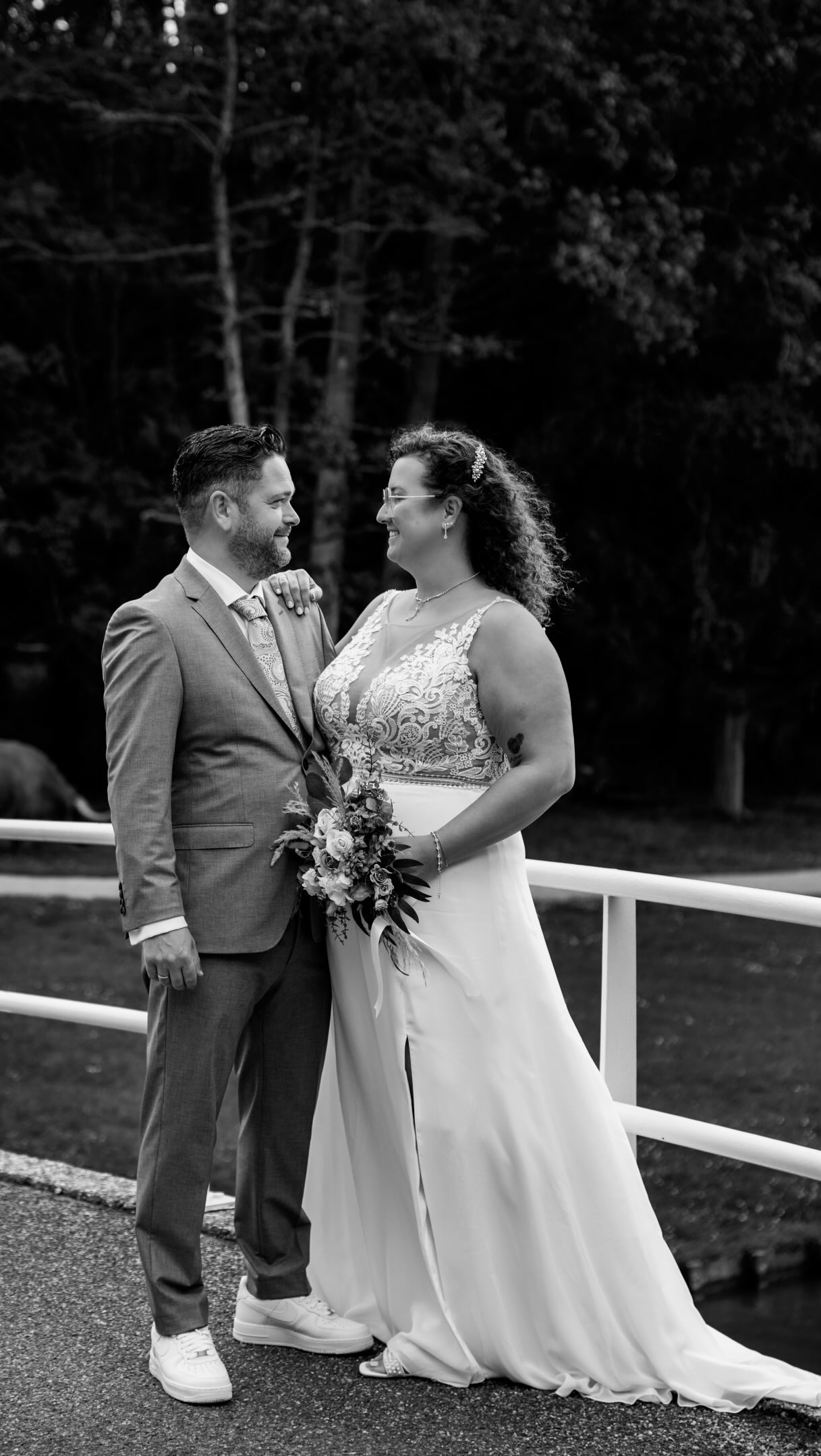 Mandy & Wilco | 12.06.2026 🤍

Een dag vol liefde. Samen met jullie kinderen, omringd door familie en vrienden die deze bijzondere dag met jullie vierden.

Dankjewel dat ik jullie verhaal mocht vastleggen. Ik hoop dat jullie nog jarenlang met een glimlach terugkijken naar deze beelden.

Ik wens jullie alle geluk samen. 🤍

Liefs,
Tessa

#trouwvideograaf #trouwfilm #trouwen #bruiloft